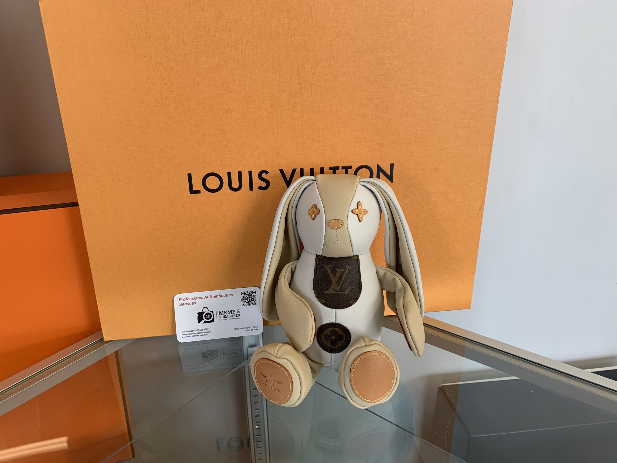 Louis Vuitton DOUDOU LOUIS Plush DollGI0367 Rabbit White Beige Excellent